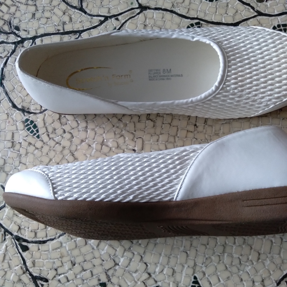 Beacon white Stretch & Form slip on shoes, 8